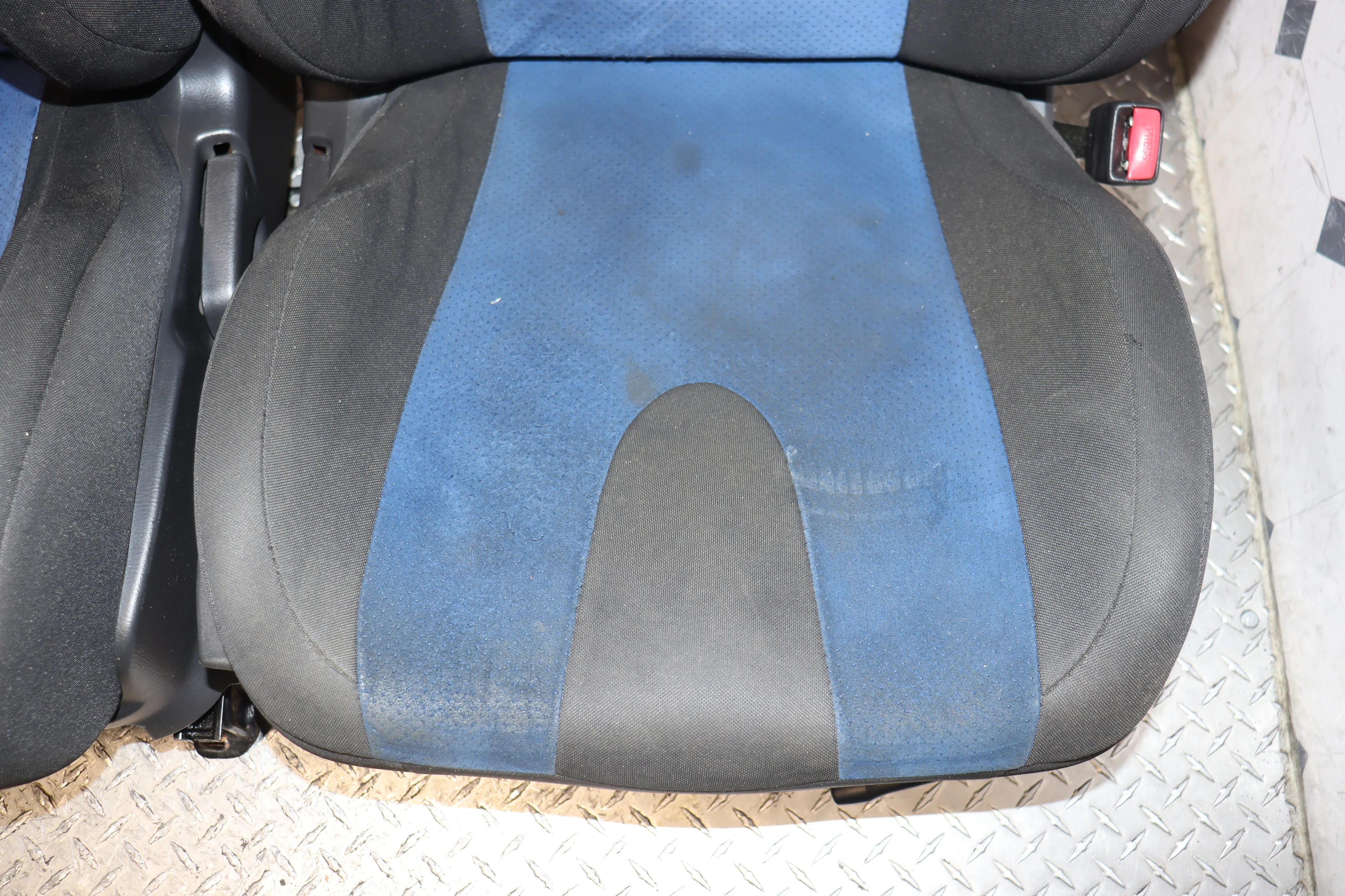 JDM 2002 - 2007 SUBARU IMPREZA WRX STI GDB COMPLETE BLUE FRONT AND REAR SEATS - Image 11