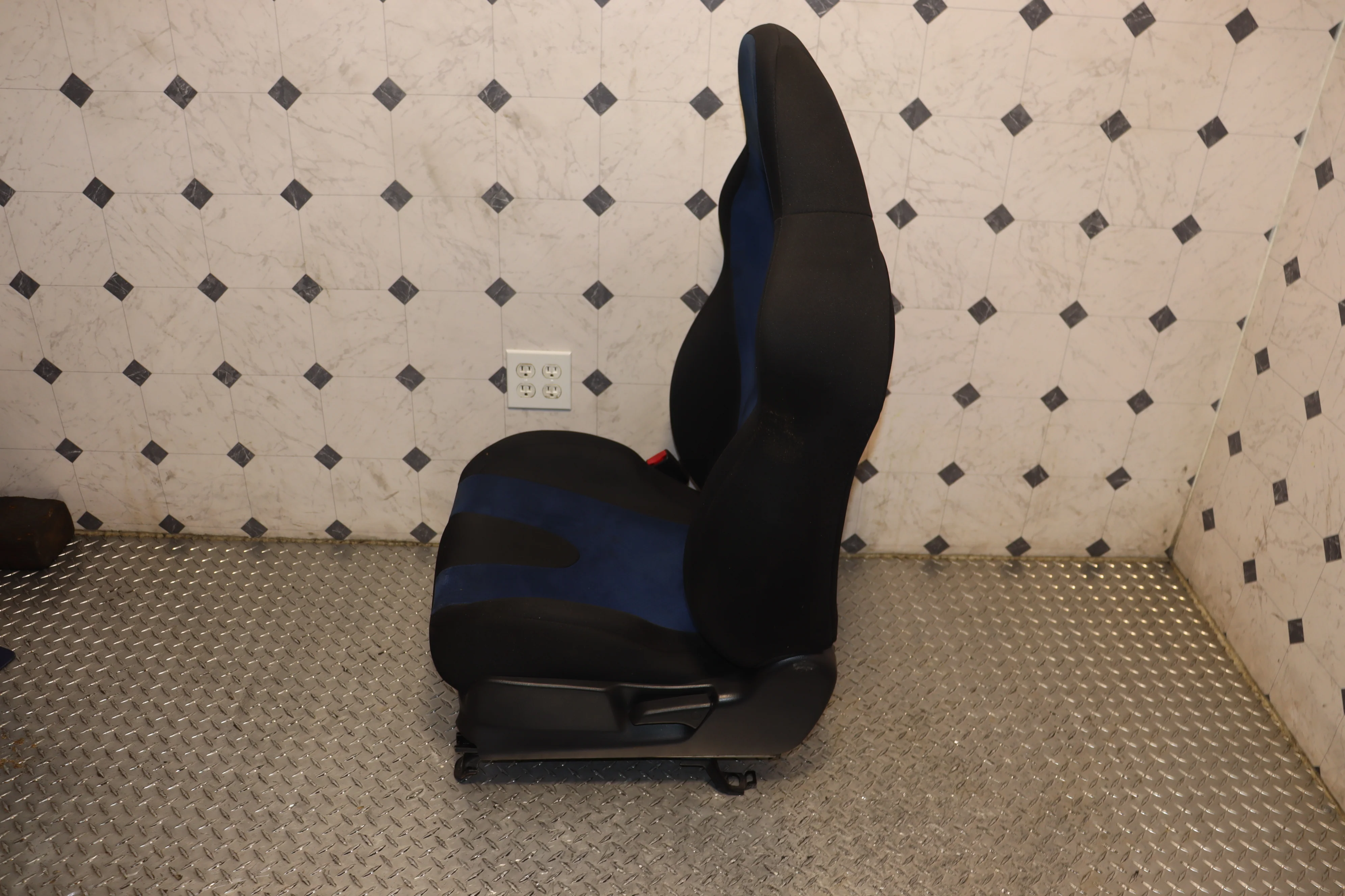 JDM 2002 - 2007 SUBARU IMPREZA WRX STI GDB COMPLETE BLUE FRONT AND REAR SEATS - Image 16