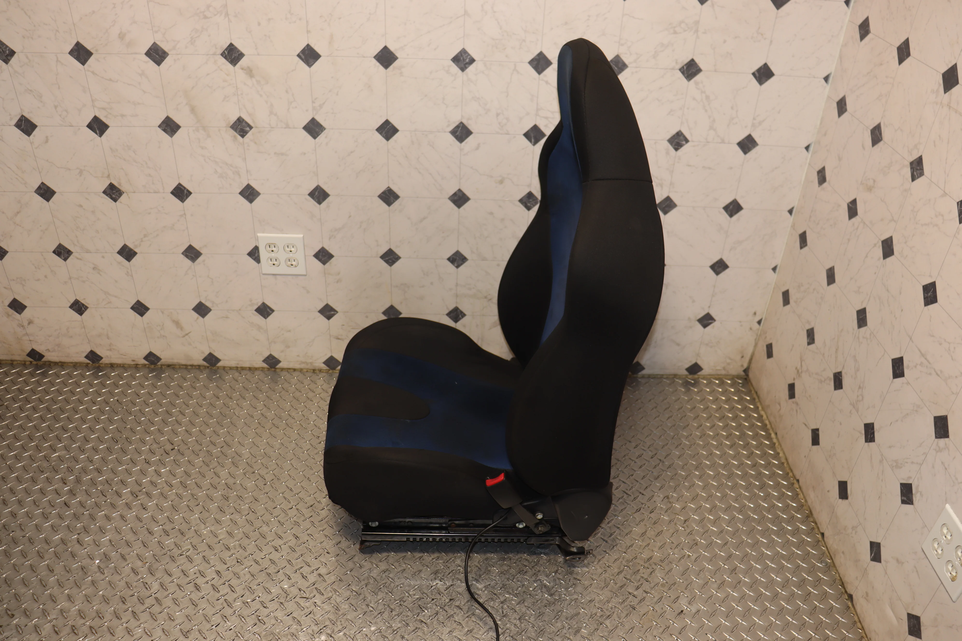 JDM 2002 - 2007 SUBARU IMPREZA WRX STI GDB COMPLETE BLUE FRONT AND REAR SEATS - Image 17