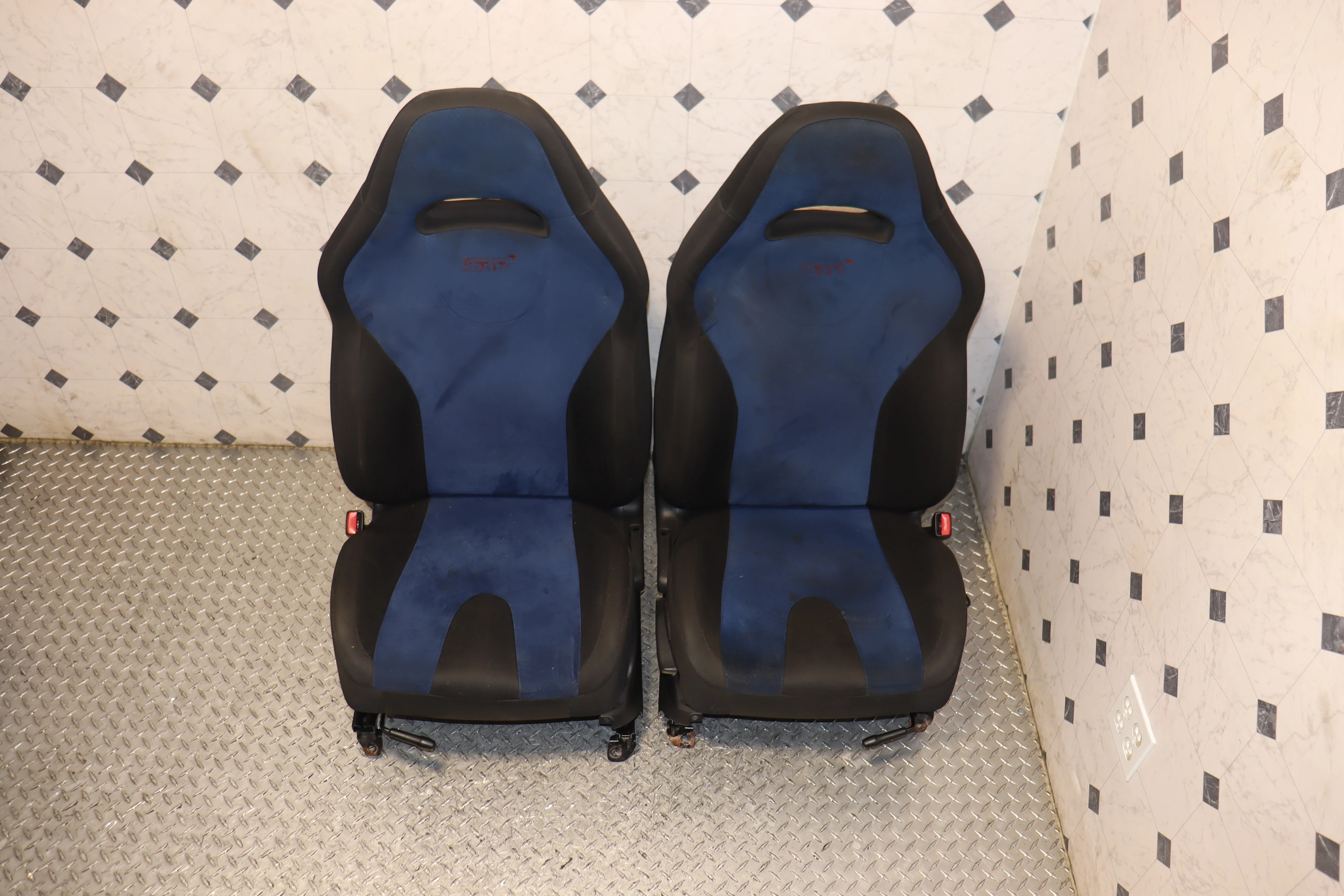 JDM 2002 - 2007 SUBARU IMPREZA WRX STI GDB COMPLETE BLUE FRONT AND REAR SEATS - Image 6