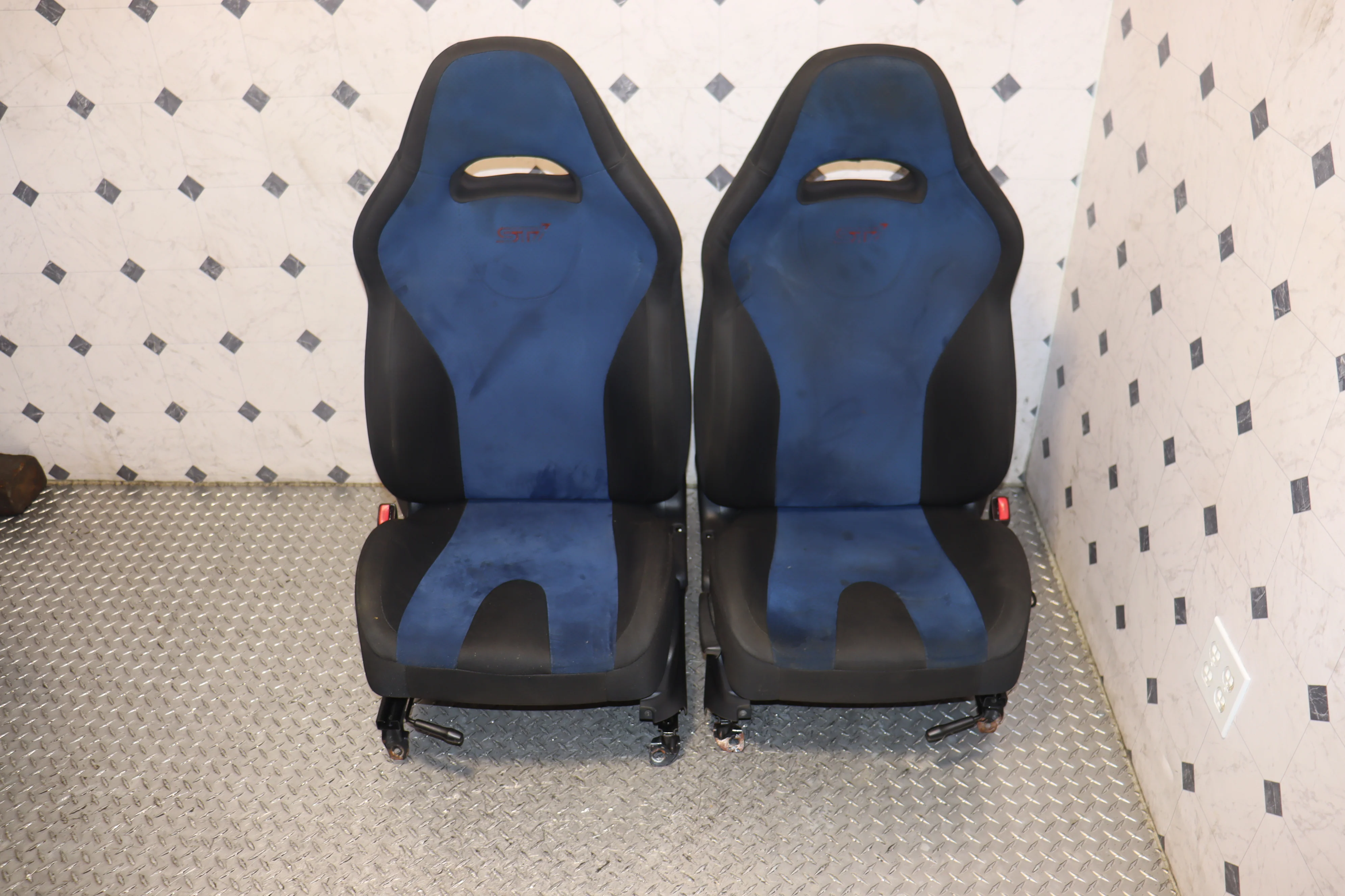 JDM 2002 - 2007 SUBARU IMPREZA WRX STI GDB COMPLETE BLUE FRONT AND REAR SEATS - Image 7