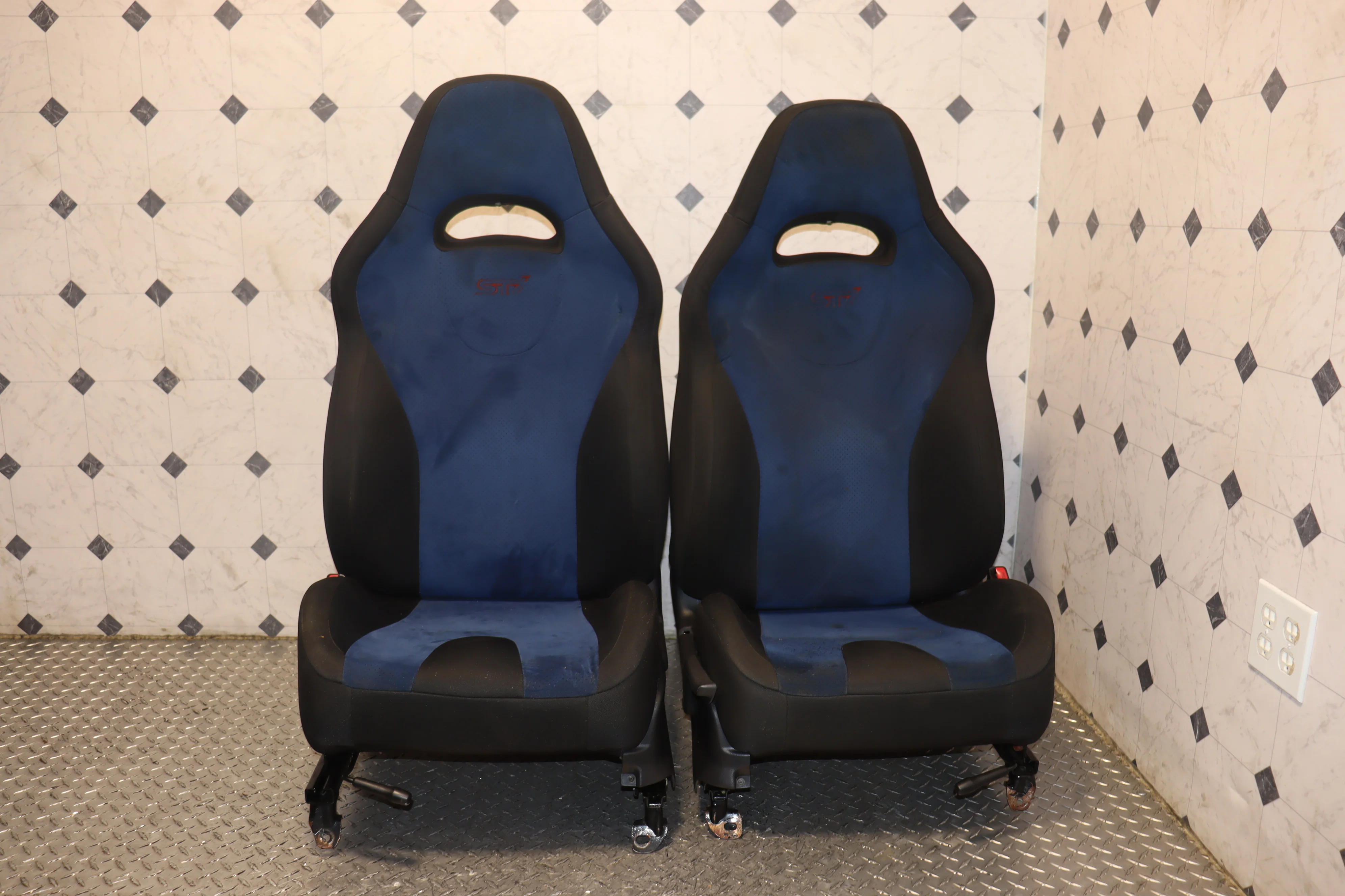 JDM 2002 - 2007 SUBARU IMPREZA WRX STI GDB COMPLETE BLUE FRONT AND REAR SEATS - Image 8