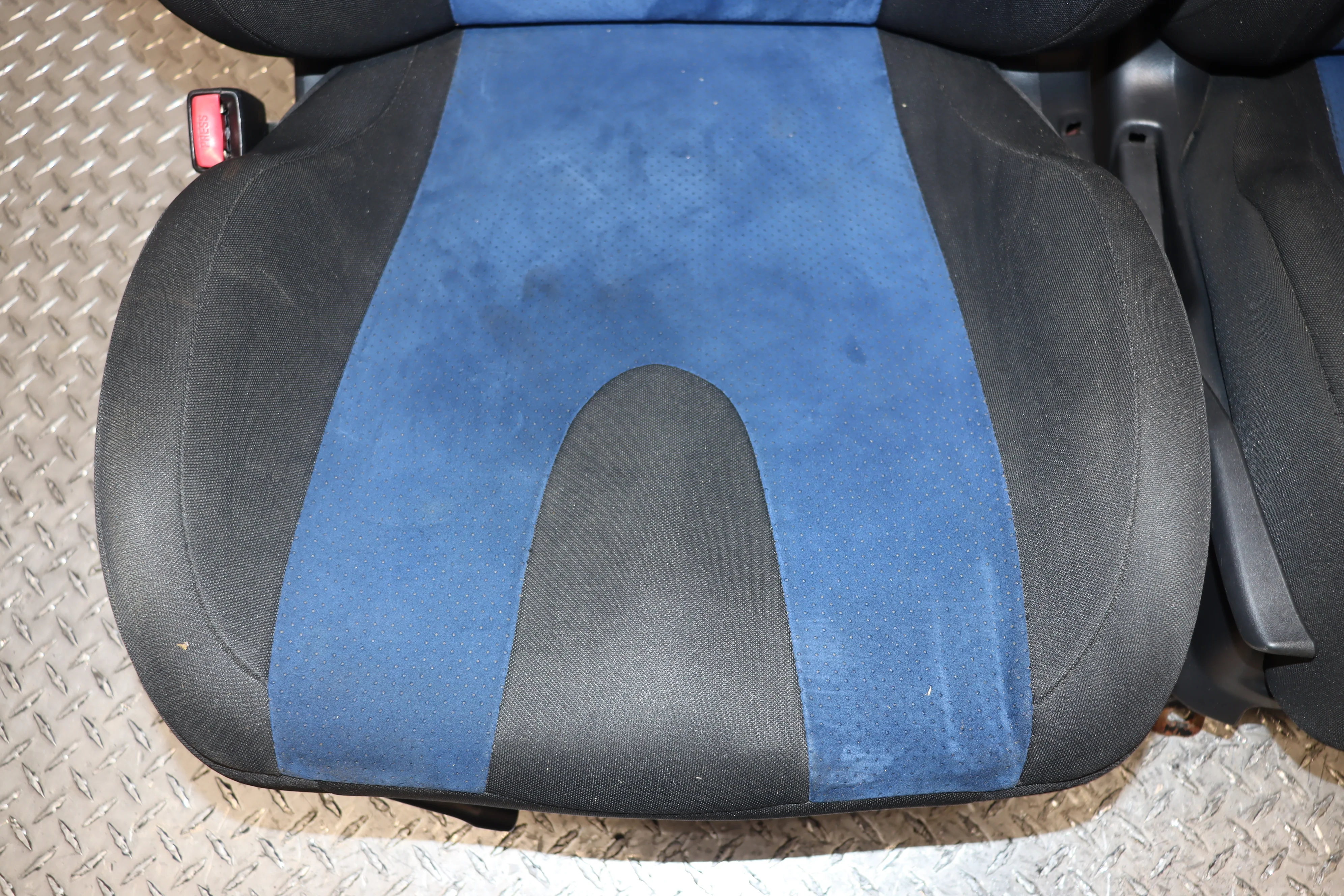 JDM 2002 - 2007 SUBARU IMPREZA WRX STI GDB COMPLETE BLUE FRONT AND REAR SEATS - Image 9