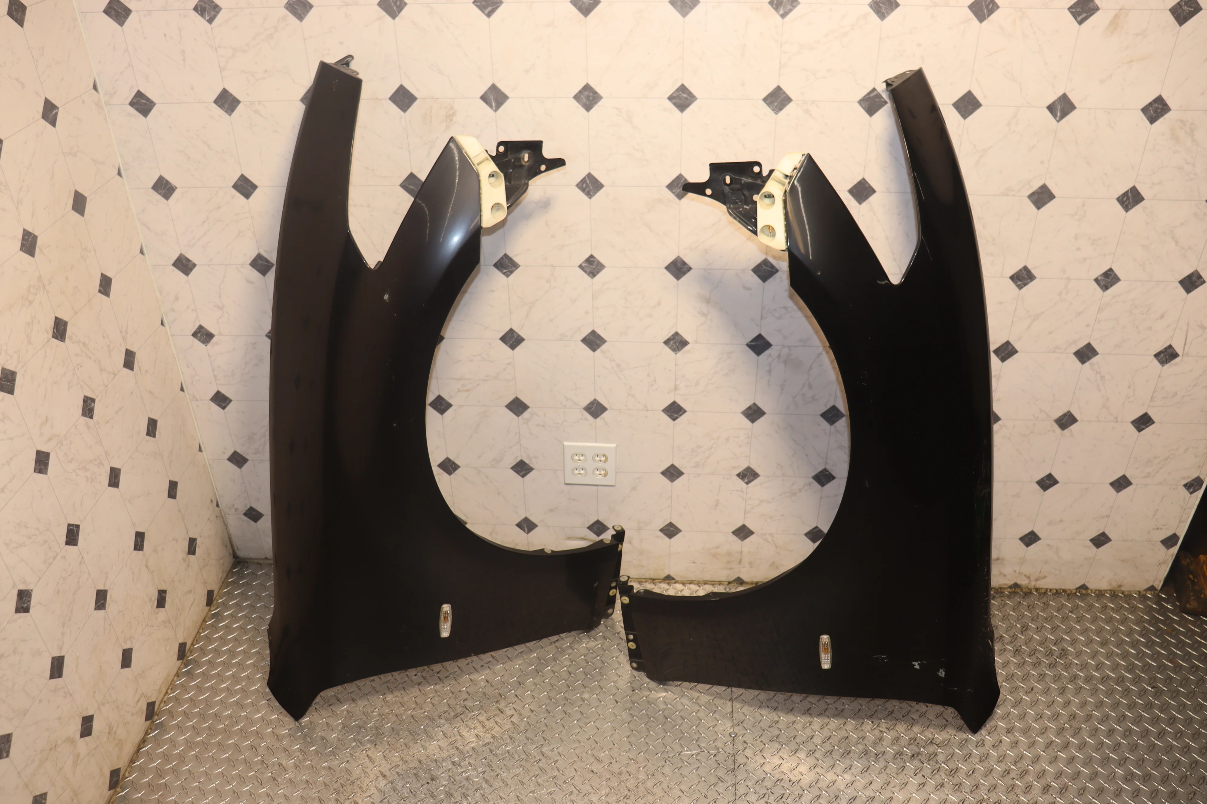 JDM NISSAN FUGA 370GT / 2010 - 2013 INFINITI M37 COMPLETE FRONT-END NOSE CUT CONVERSION - Image 18